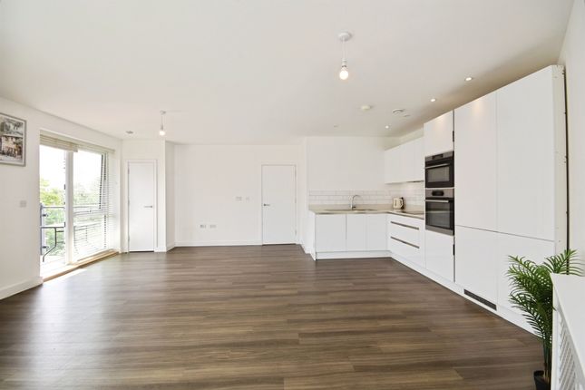 1-bed flat on Flat 12, Daisy Court, Jackdaw Close, Romford, £325,000