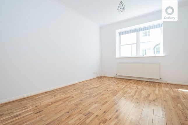 Flat 37, Chain Pier House, Brighton photo 3
