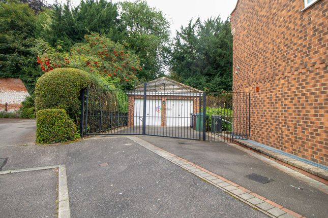 22 Hallside Court, Sheffield photo 4