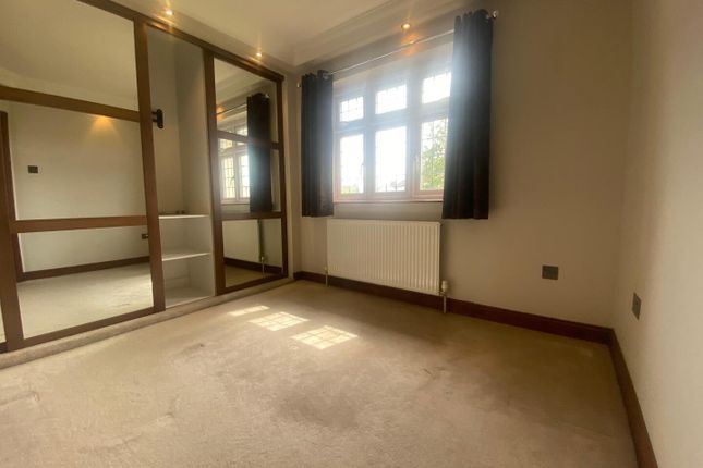 4, Princes Park, Rainham photo 3