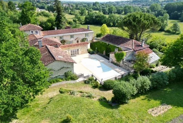 Villa for sale in Chalais, Charente (Cognac/Angouleme), Nouvelle-Aquitaine