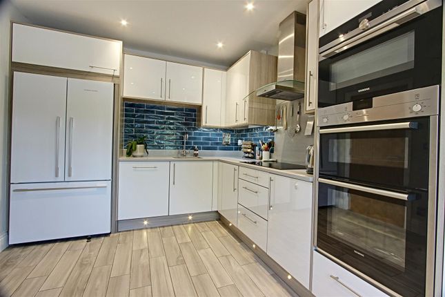 2, King Edward Gardens, Tring photo 4