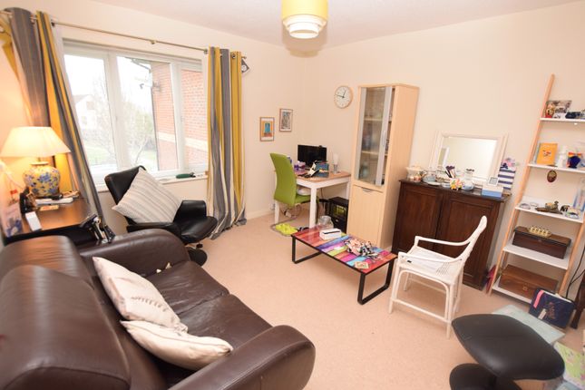 11, Windmill Court, Alton photo 2