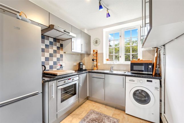 Flat for sale in Frogmore, London