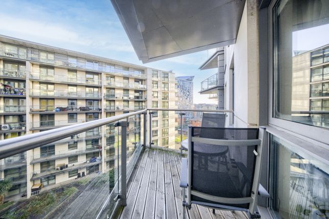 Flat to rent in Centenary Plaza, 18 Holliday Street