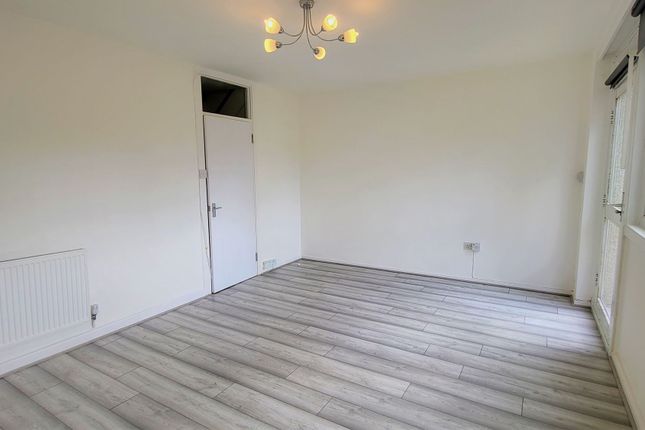 Flat 9, Ewhurst Court Phipps Bridge Road, Mitcham photo 4