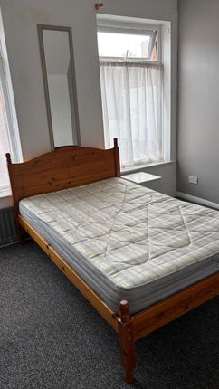 Room 4, 44 Brazil Street, Hull photo 5