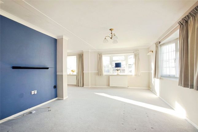 116 Maple Walk,, Broadway Park, Petersfield photo 3