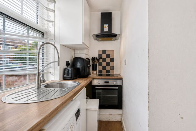 66a Framlingham Crescent, London photo 4
