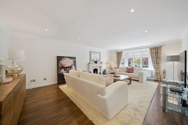 19 Islay Drive, Glasgow photo 2