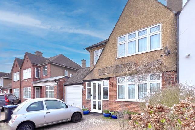 89, Vista Way, Harrow photo 2