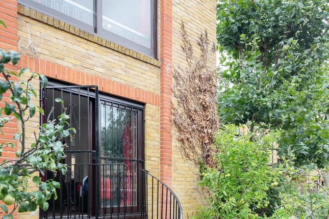 Welland Mews, London photo 5