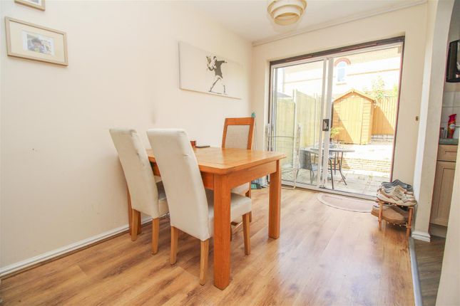 207, Coalport Close, Harlow photo 4