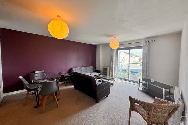 Flat to rent in Bouverie Court, Leeds