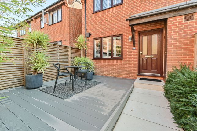 Campbell Close, Streatham photo 3