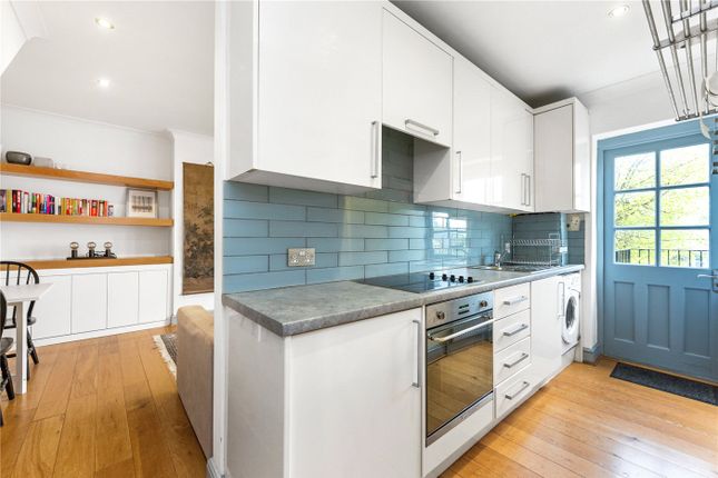 Flat for sale in Mildmay Grove North, London