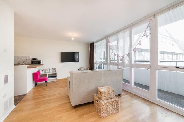 Flat to rent in Holcroft Court, Fitzrovia