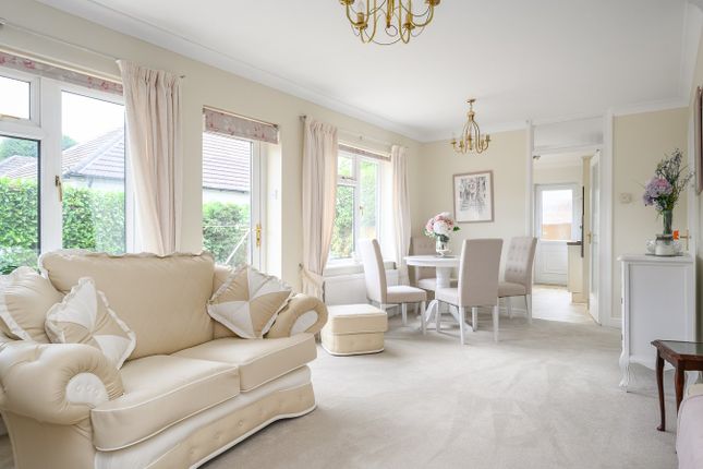 22, Robert Close, Hersham Village photo 2