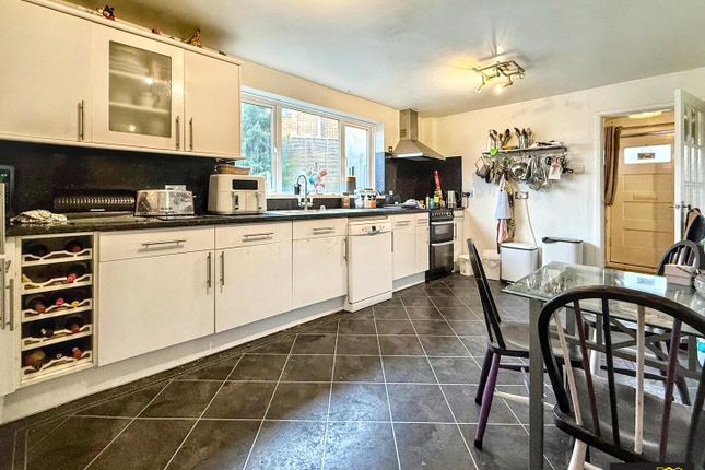 4, Milton Crescent, Weymouth photo 4
