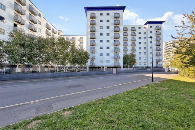 2-bed flat on Flat 11 Renaissance Court, Prince Regent Road, Hounslow, £315,000