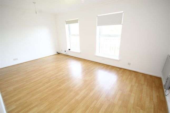 Flat to rent in Lower Furney Close, High Wycombe