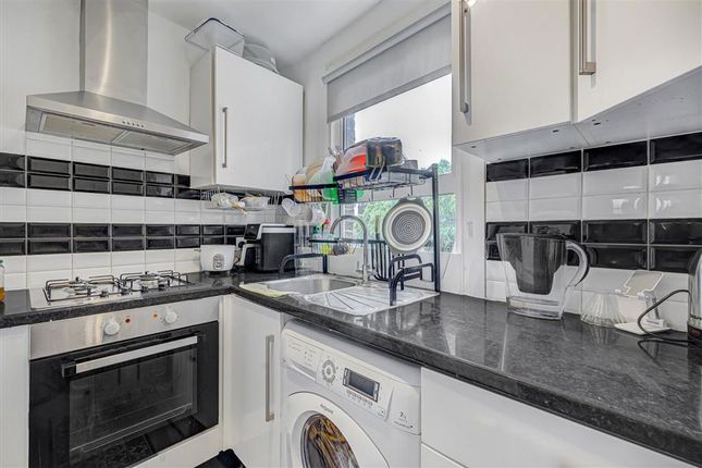 Top Floor Flat, 250, Munster Road, London photo 4