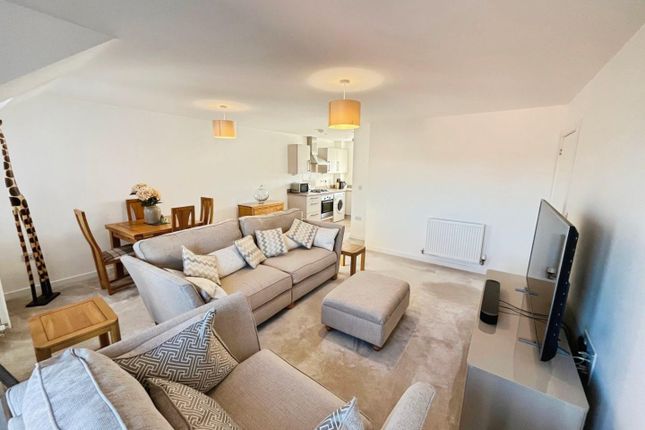 92, Ivinson Way, Uttoxeter photo 2