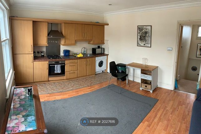 Flat to rent in Digby Crescent, London