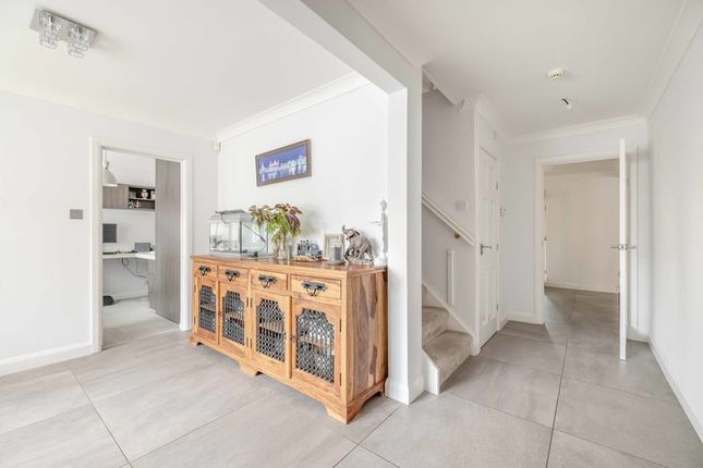 2, Whitehouse Way, Langley photo 2