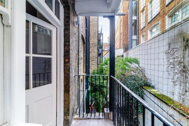 Flat for sale in Broad Court, London