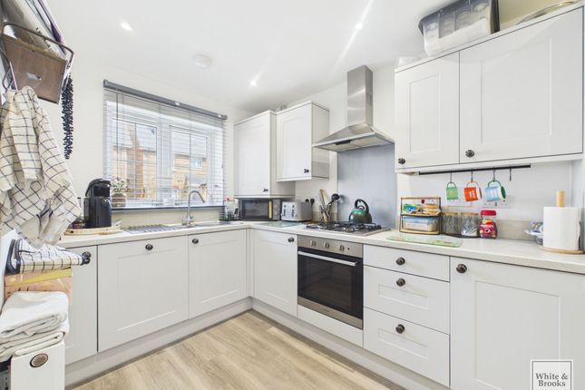 5 Petrel Way, Chichester photo 3