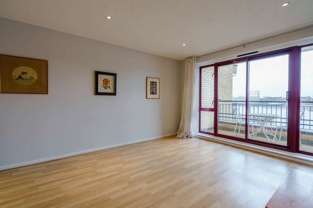 Flat for sale in Wapping High Street, London