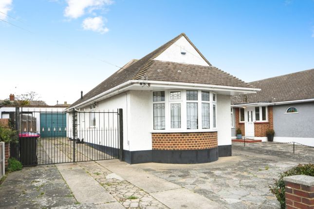51, Ashurst Avenue, Essex photo 2