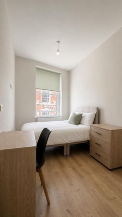 Room 4, 40a Sadler Gate, Derby photo 3