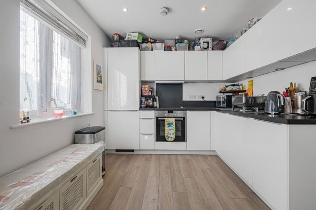 22 Pembroke Road, Ruislip photo 4