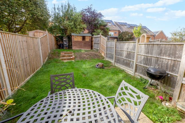 34, Forelle Way, Carshalton photo 3