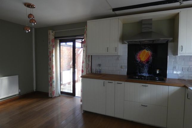Kitchen 1.Jpg