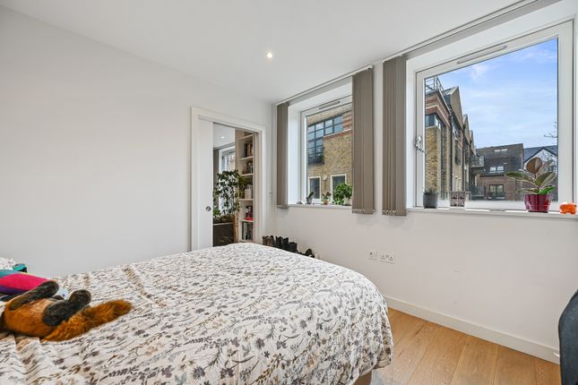 Flat for sale in Albion Court, Hammersmith, London