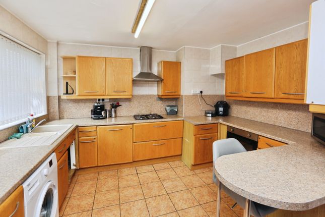 High Peak, Rownhams Lane, Southampton photo 3