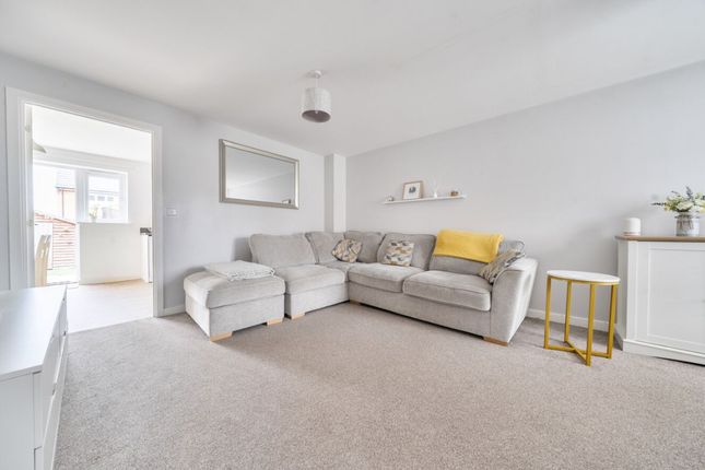 32 Milton Crescent, Bedford photo 3
