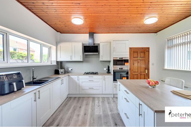 Breakfasting Kitchen