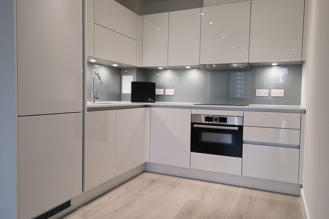 Carriage House, 2 City North Place, Finsbury Park, London photo 3