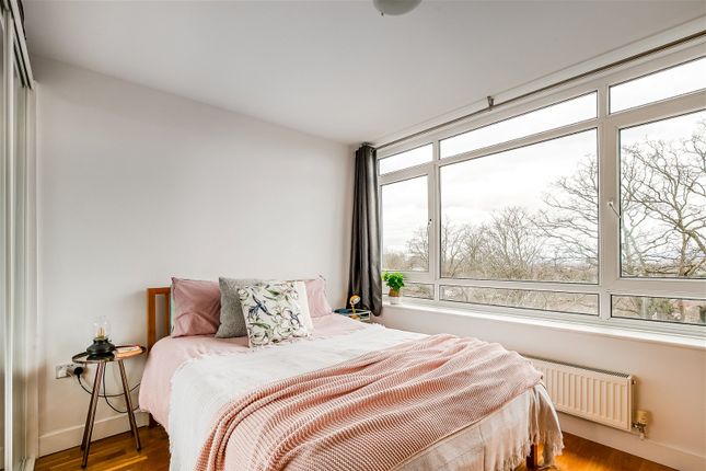 Flat for sale in Leigham Court Road, London