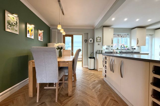 42 Forest View, Mountain Ash photo 4