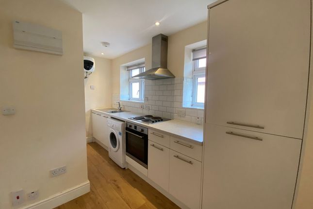 Flat 2,, 197A Desborough Avenue, High Wycombe photo 3