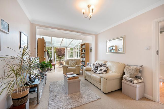 38, Cottimore Crescent, Walton-on-Thames photo 3
