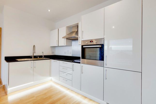 Flat to rent in Gooch House, Greenwich