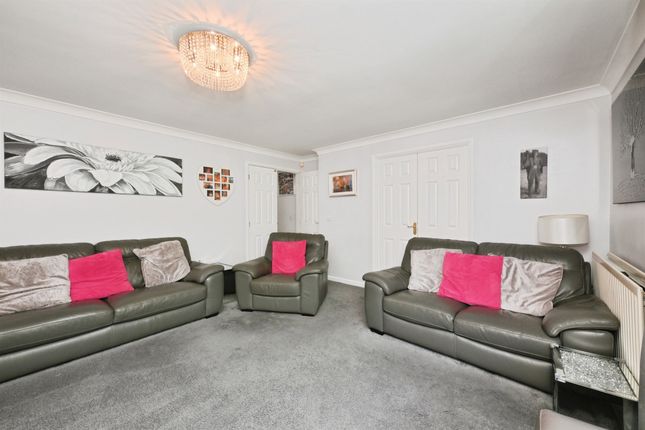 19, Ellis Close, Hoddesdon photo 4