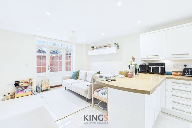 7 Dunham Mews, Hatfield photo 3