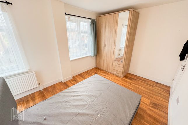 Room 3 45, Wilkinson Way, London photo 3